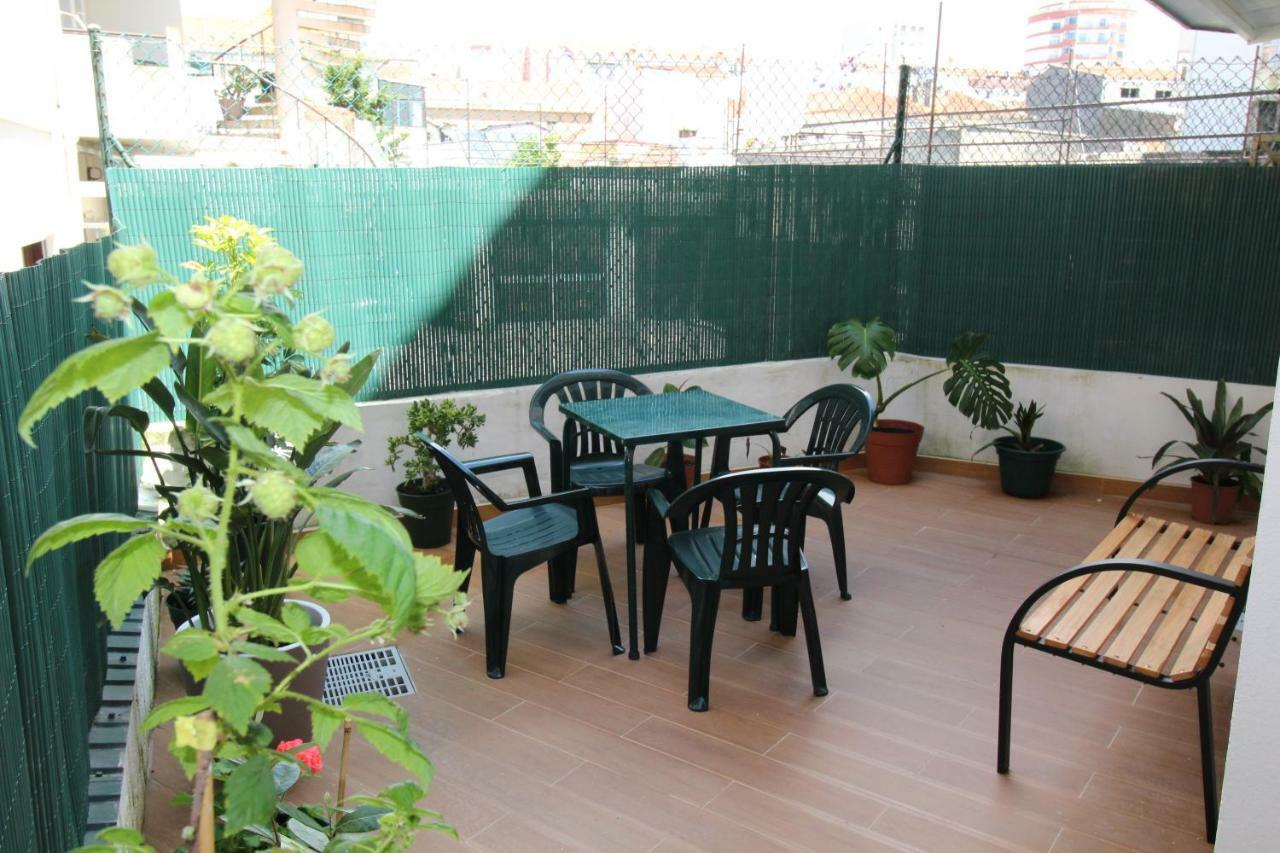 Com Patio Apartment
