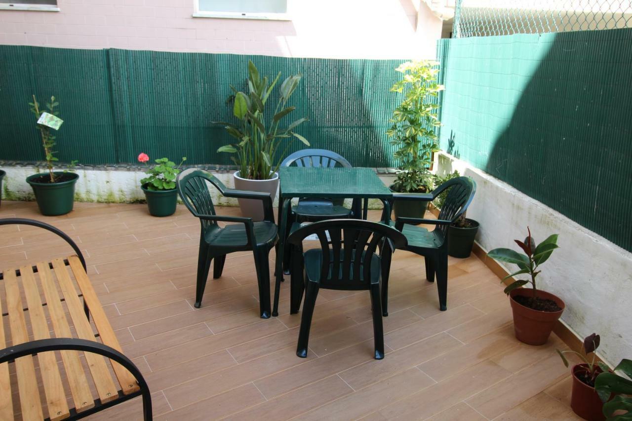 Com Patio Apartment *
